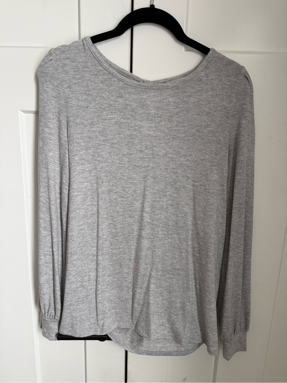LOFT Light Gray Long Sleeve Crewneck Top with open back, size Xs, fits oversized